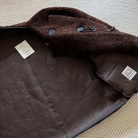 Toteme shearling teddy clasp jacket - Picture 3 of 5